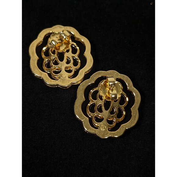 Vintage Avon Gold Tone Medallion Earrings Open Metal Work Round Flower Pierced - Picture 6 of 9